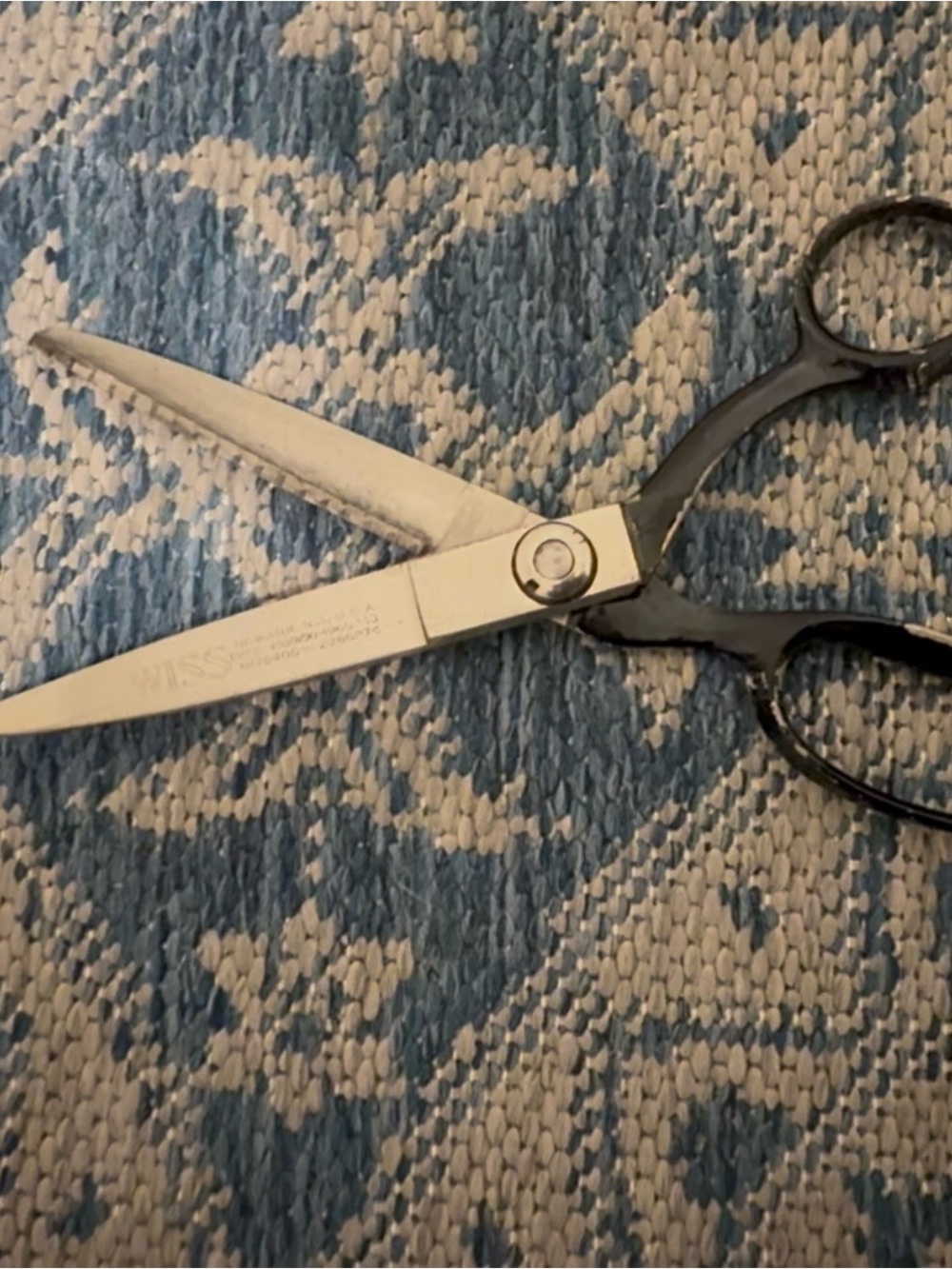 Vintage 1940’s Wiss pinking shears, black handle, used.